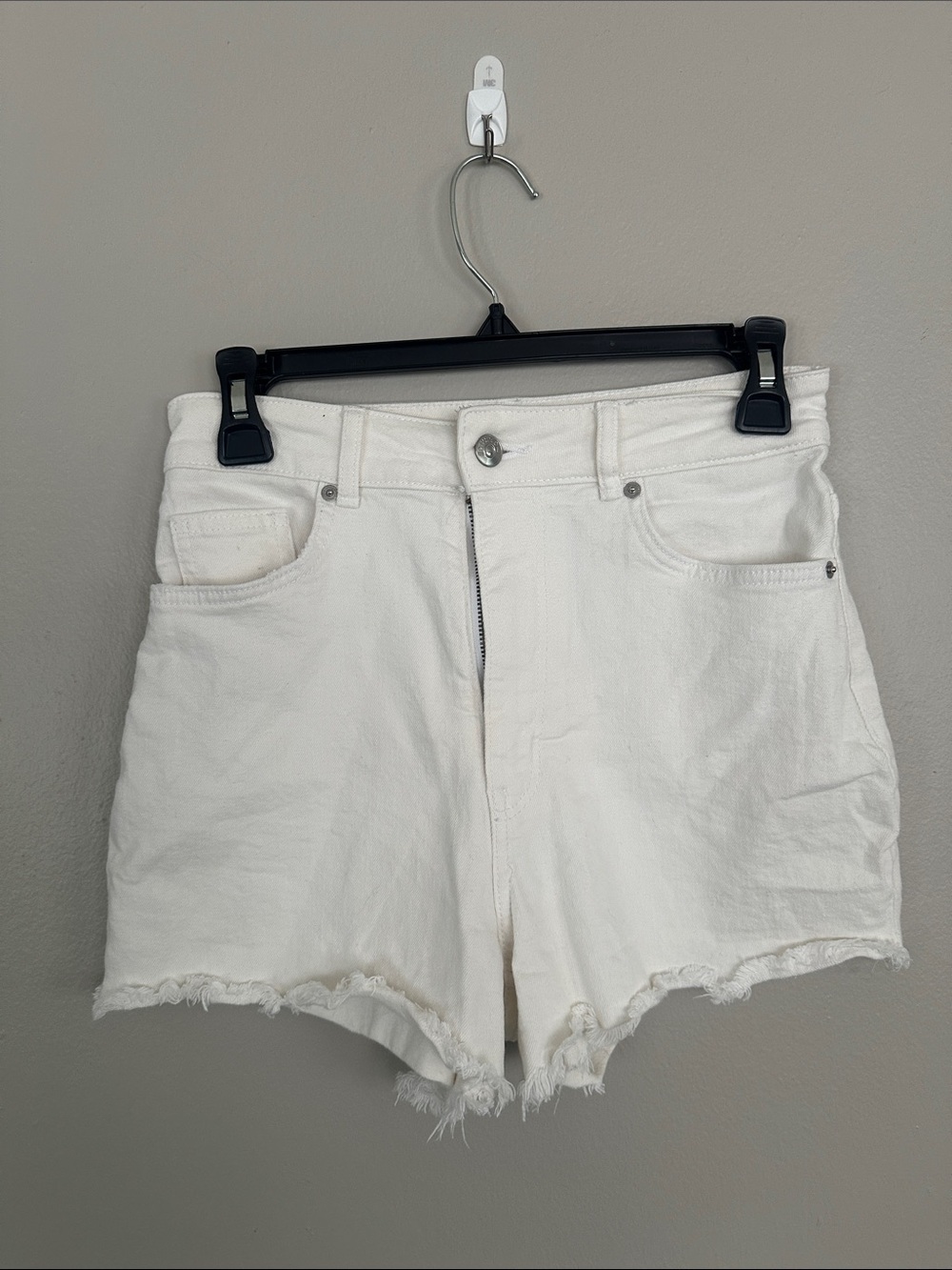 Classic High-Rise White Frayed Hem Denim Shorts